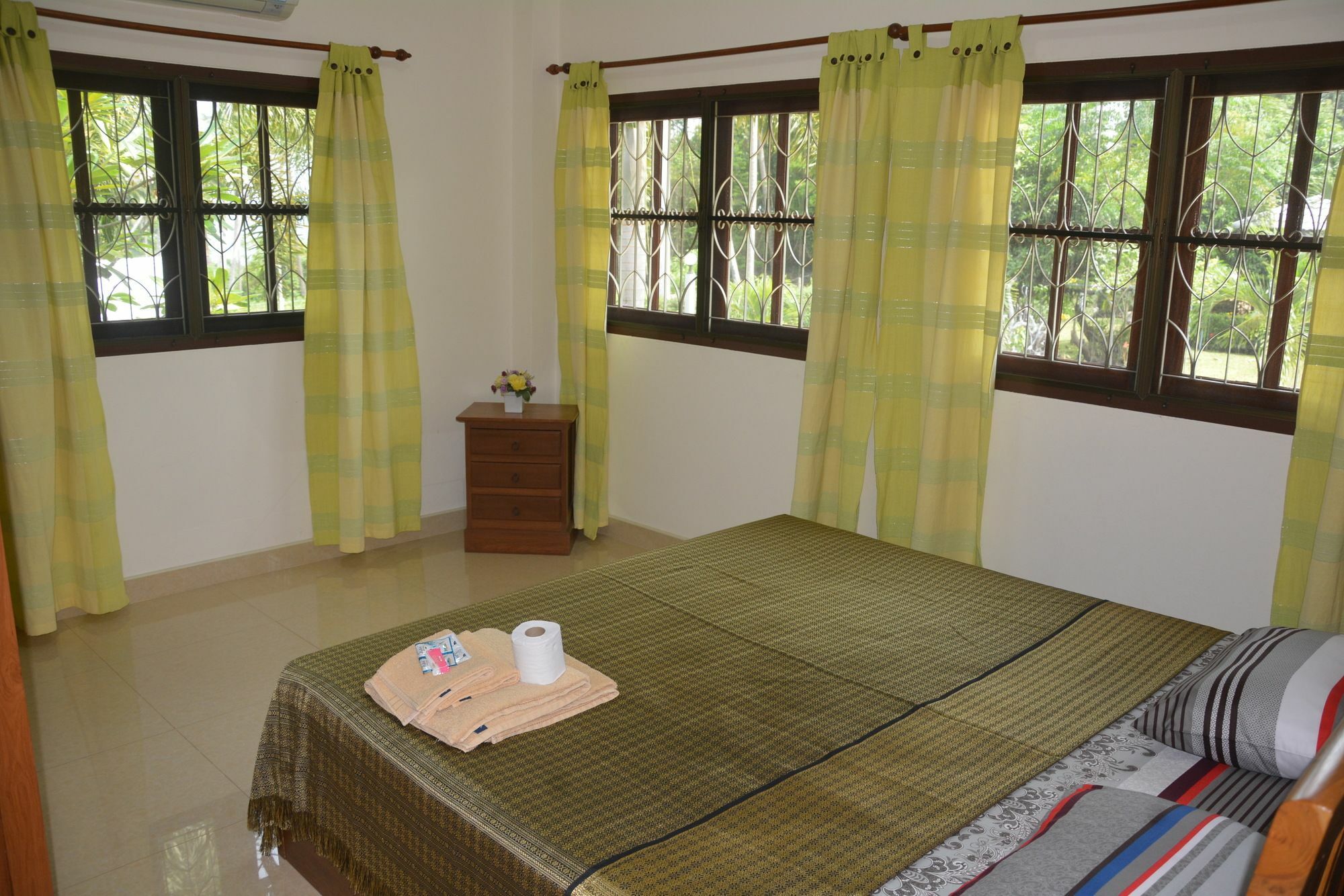 Apple Bungalows Bang Saphan Exteriör bild