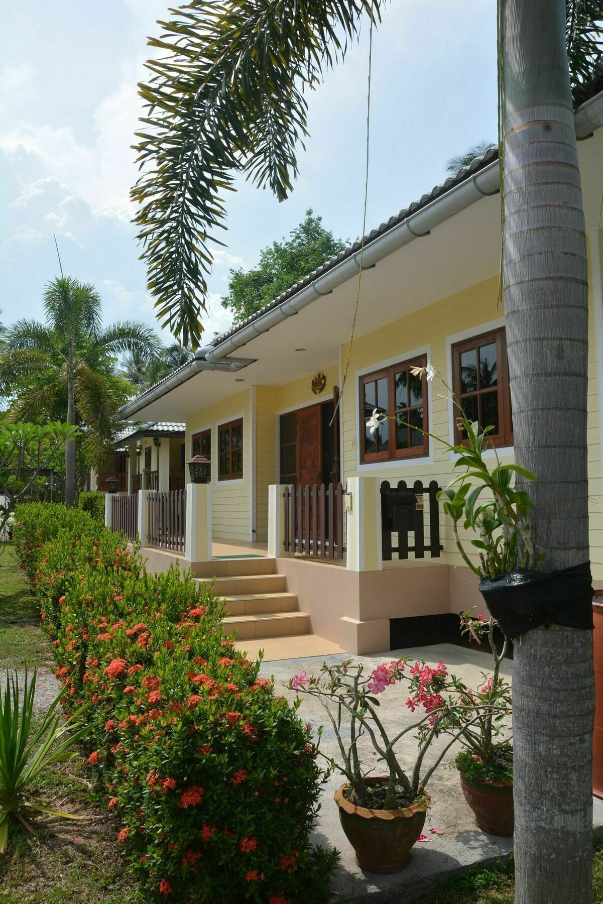 Apple Bungalows Bang Saphan Exteriör bild