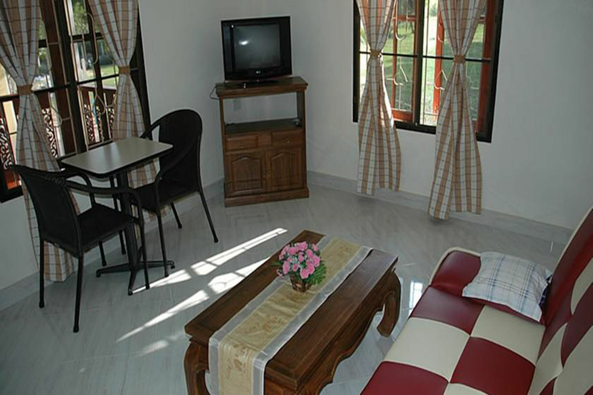 Apple Bungalows Bang Saphan Exteriör bild