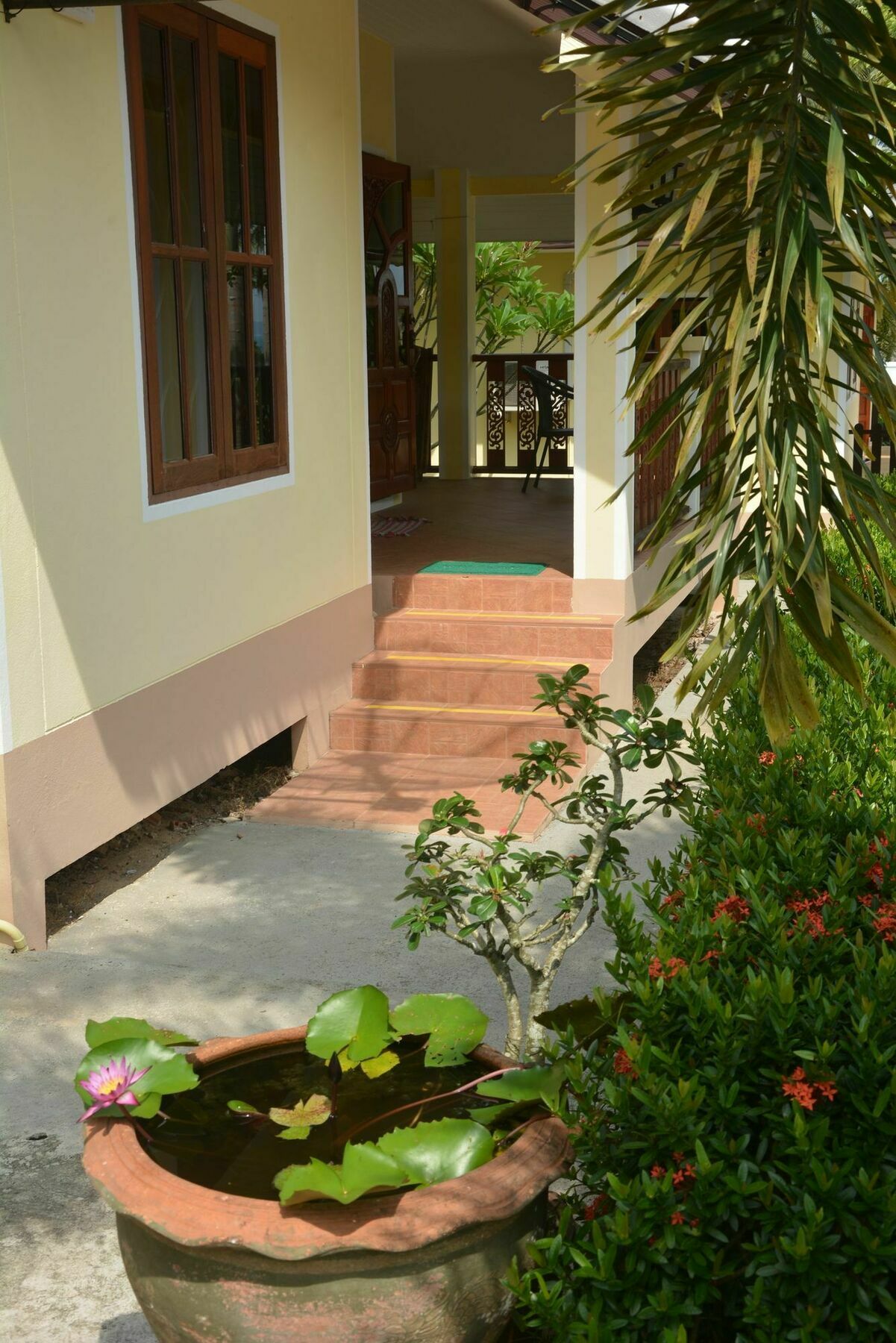 Apple Bungalows Bang Saphan Exteriör bild